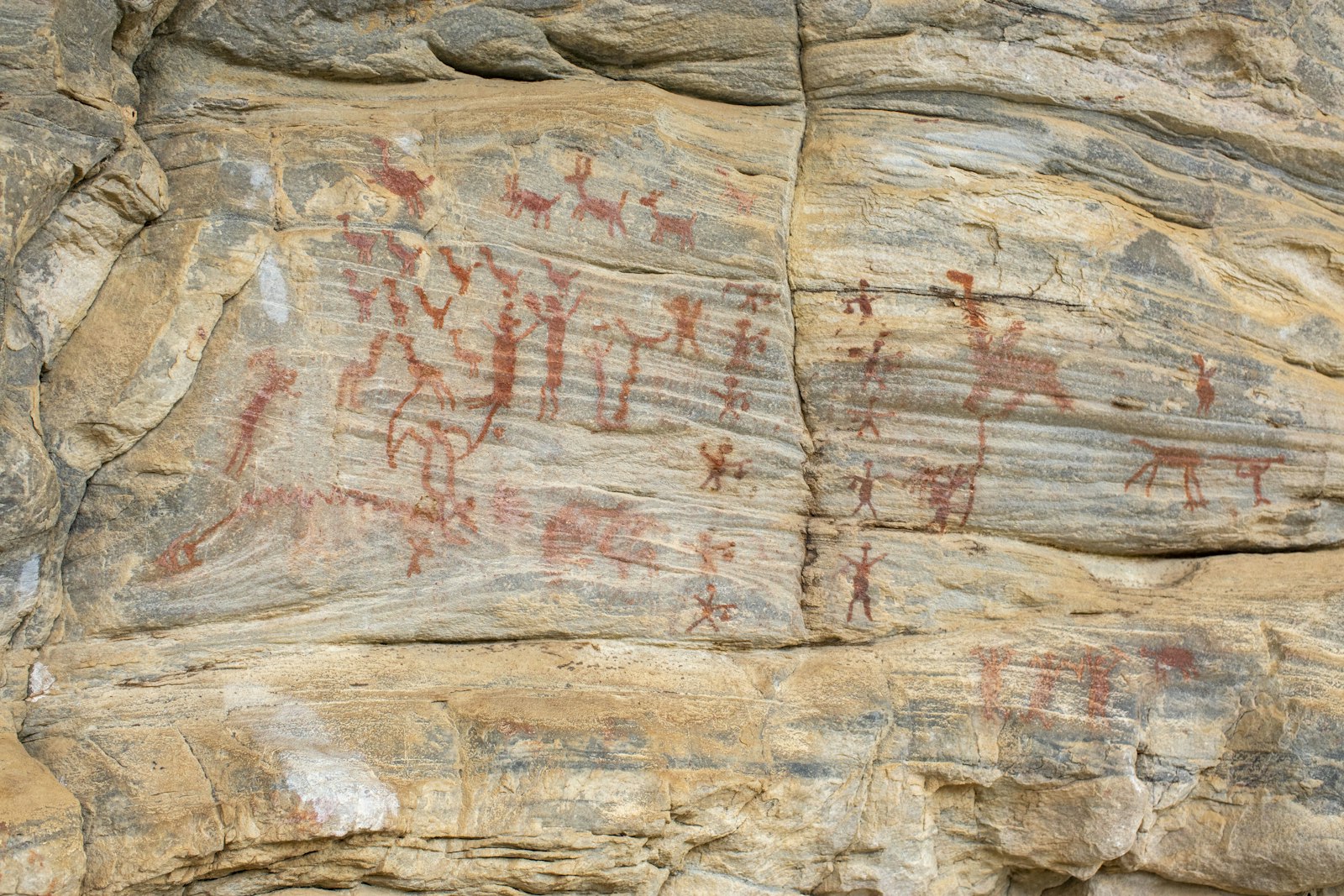 Paroi ornée de peintures préhistoriques